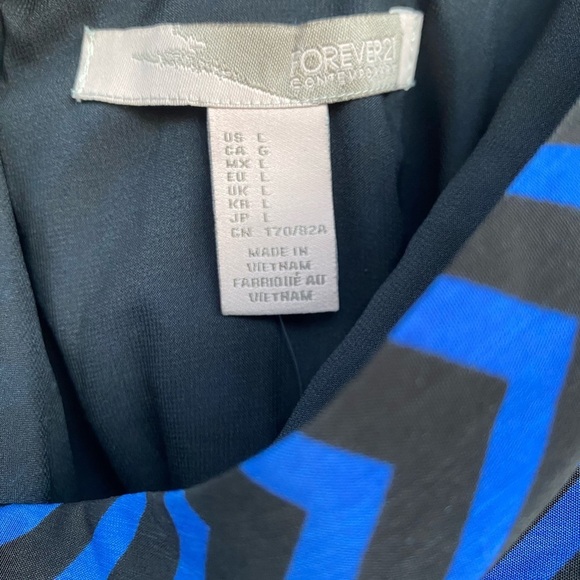 Forever 21 Romper, tie belt and tie neck. Blue & Black Chevron Print, NWT Size L - Picture 6 of 6